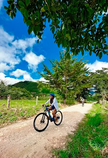Bicicleta en Oxapampa, una emocionante forma de recorrer los senderos escénicos y explorar la belleza natural de la zona.